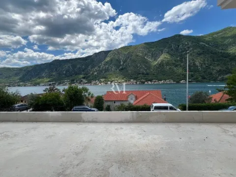 Prodaja, dvosoban stan, 55m², Dobrota, Kotor - image 4