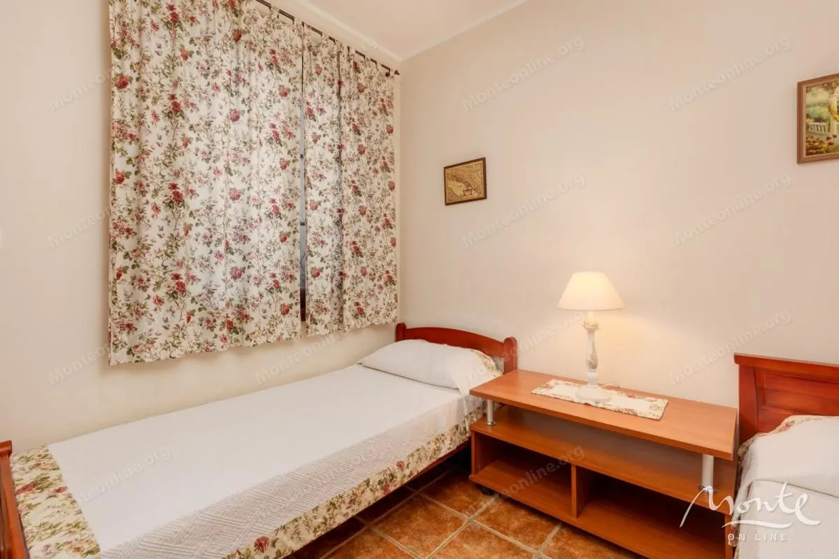 Prodaja, dvosoban stan, 84m², Kostanjica, Kotor