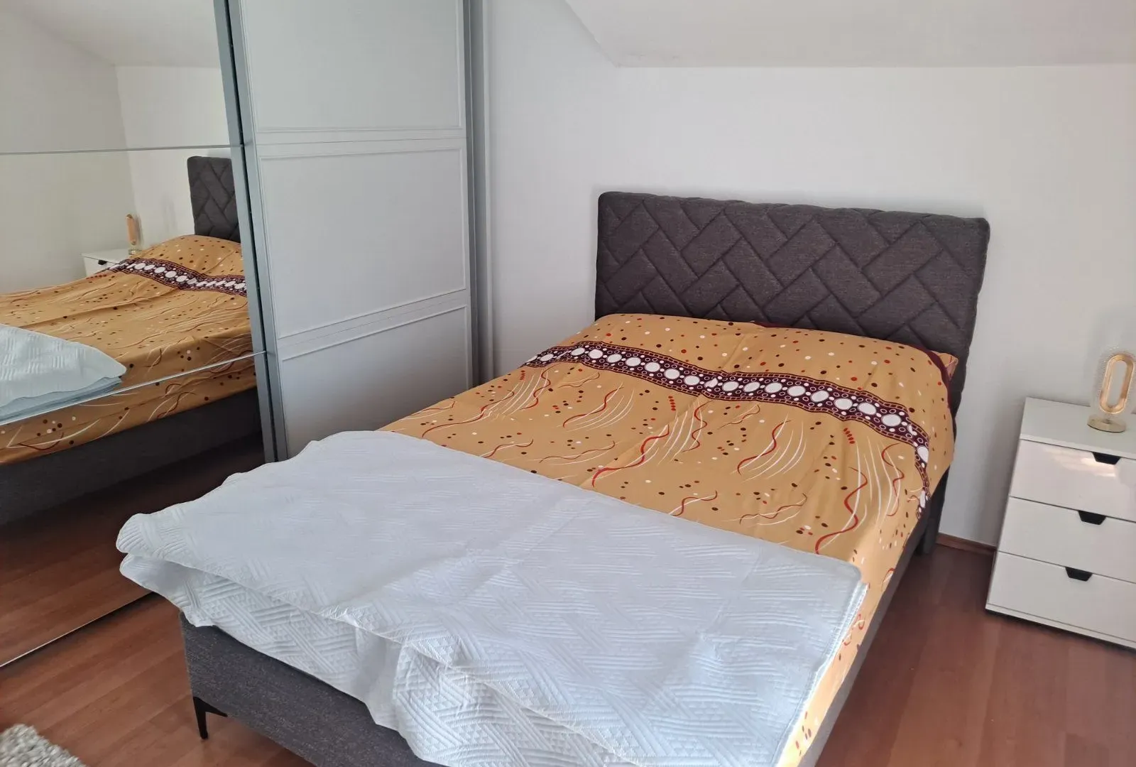 Izdavanje, trosoban stan, 130m², Stari Aerodrom, Podgorica