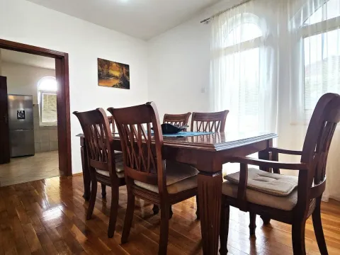 Rent, house, 180m², Tološi, Podgorica - image 29