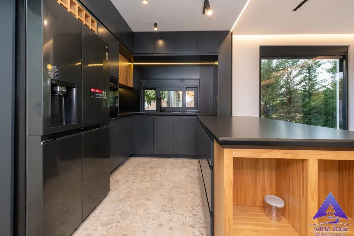 Rent, house, 180m², Podgorica, Crna Gora