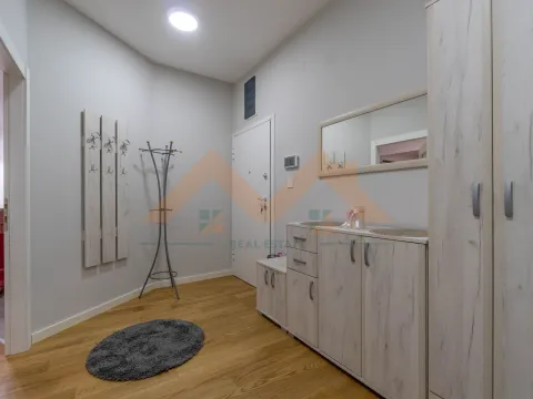 Izdavanje, dvosoban stan, 70m², Centar, Podgorica - image 13