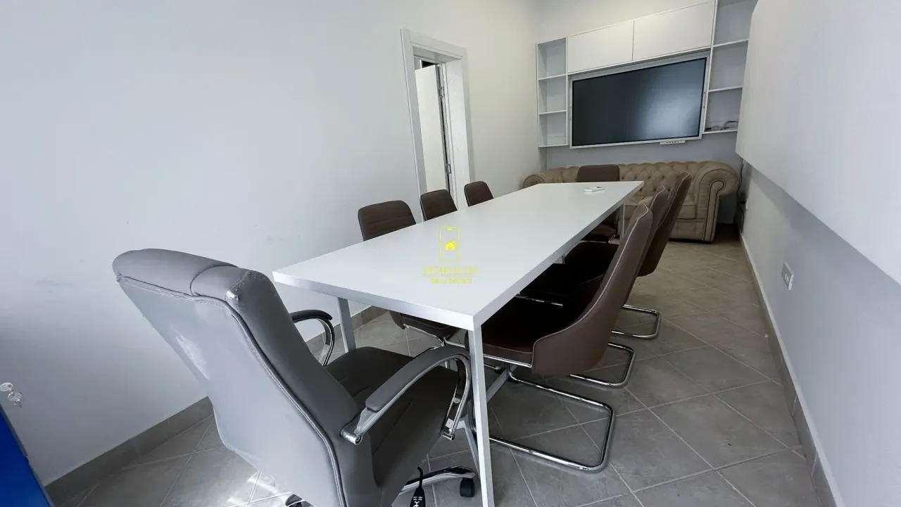 Rent, office space, 100m², Stari Aerodrom, Podgorica