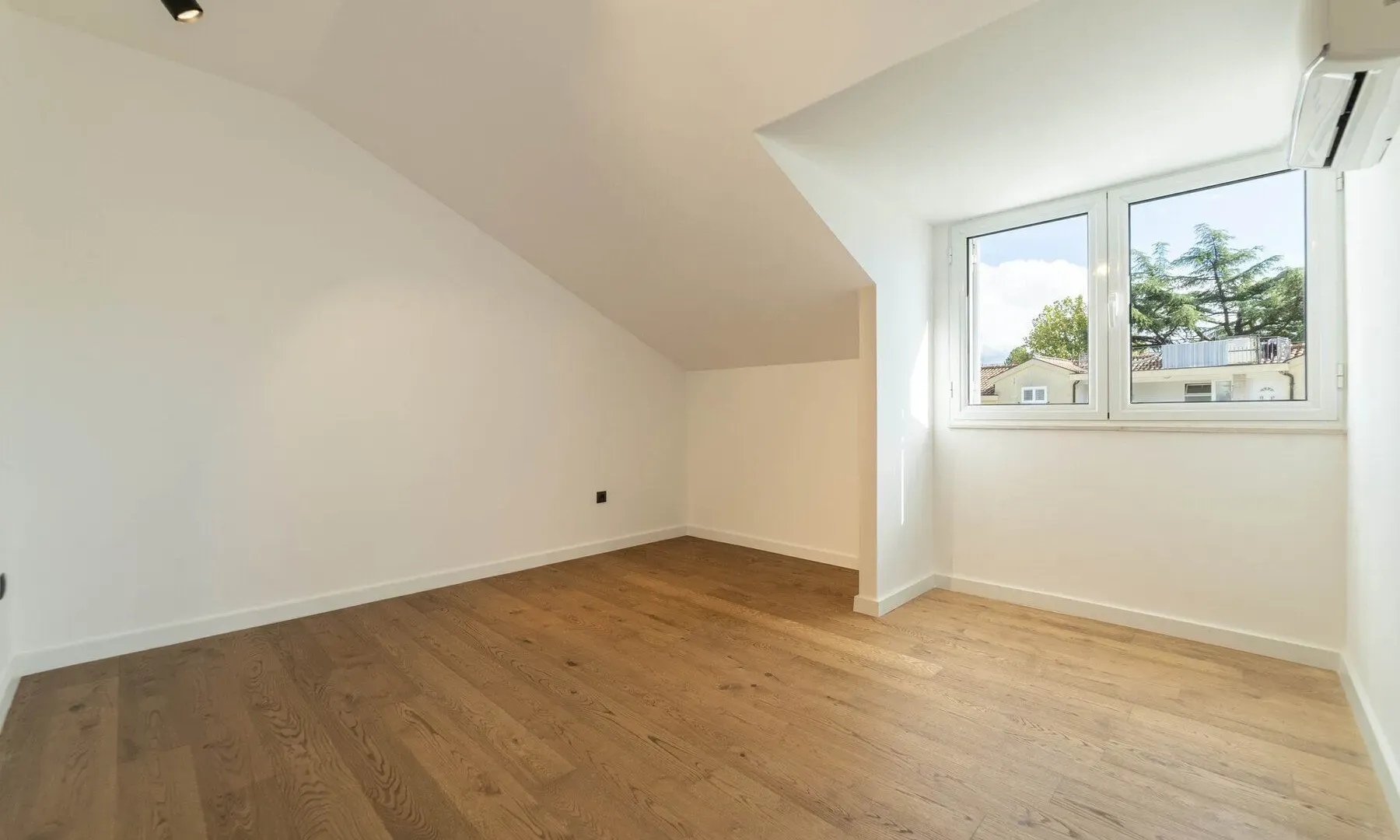 Prodaja, dvosoban stan, 66m², Centar, Tivat