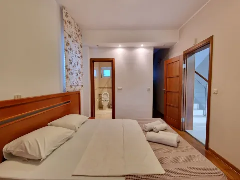 Rent, house, 240m², Sveti Stefan, Budva - image 18