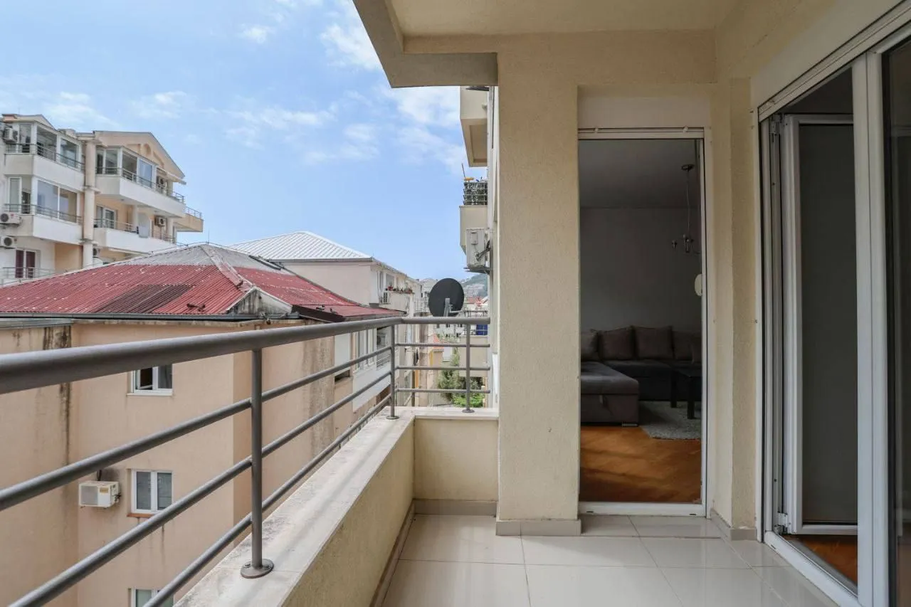 Rent, one bedroom apartment, 54m², Centar, Budva