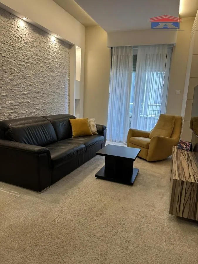 Izdavanje, dvosoban stan, 49m², Bulevar Oslobodjenja, Novi Sad Sve Podlokacije