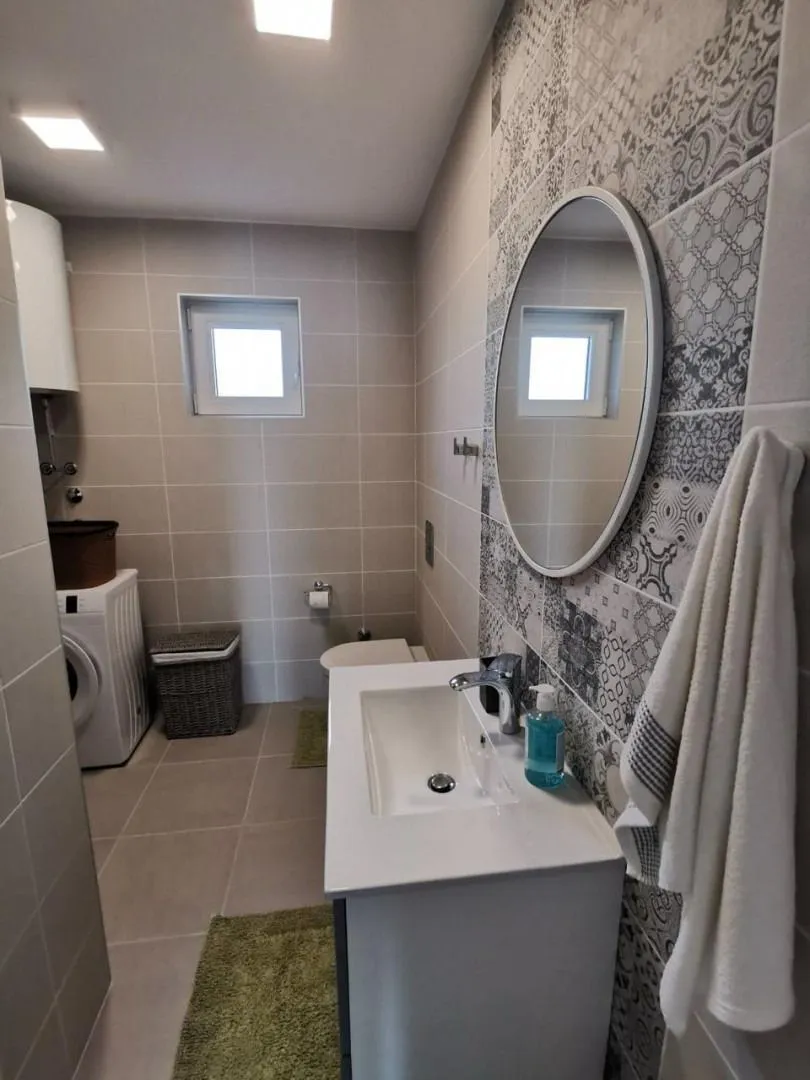 Izdavanje, kuća, 110m², Kava, Tivat