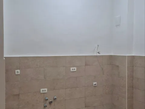 Prodaja, jednosoban stan, 40m², Stari Aerodrom, Podgorica - image 1