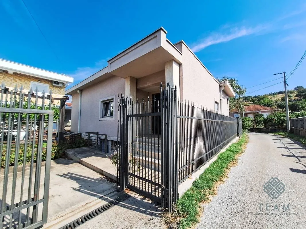 Prodaja, kuća, 228m², Dalmatinska ulica, Podgorica