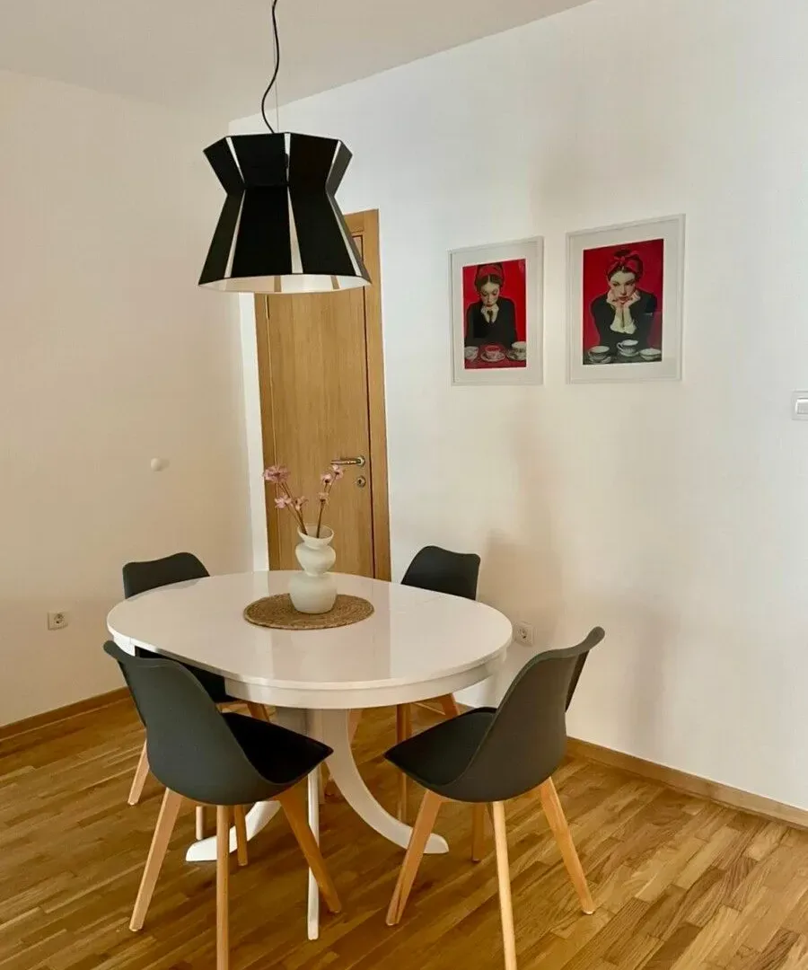 Izdavanje, dvosoban stan, 87m², Malo Brdo, Podgorica