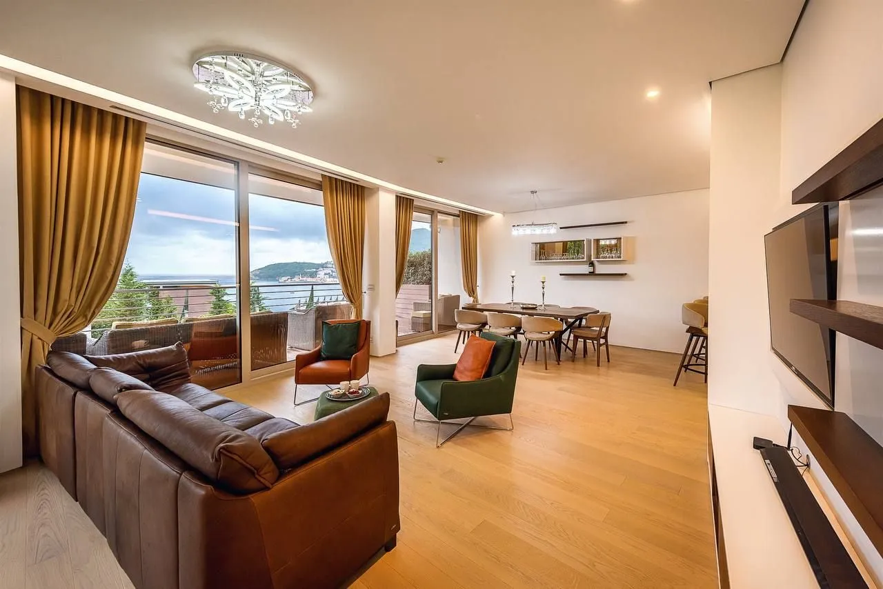 Rent, two bedroom apartment, 178m², Dukley Gardens, Budva