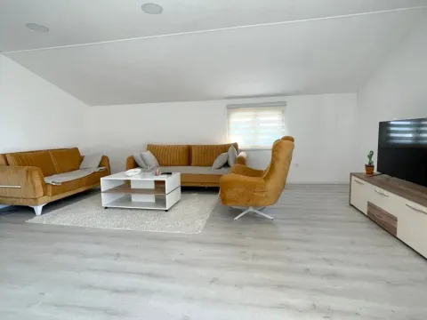 Izdavanje, dvosoban stan, 75m², Donji Kokoti, Podgorica - image 2