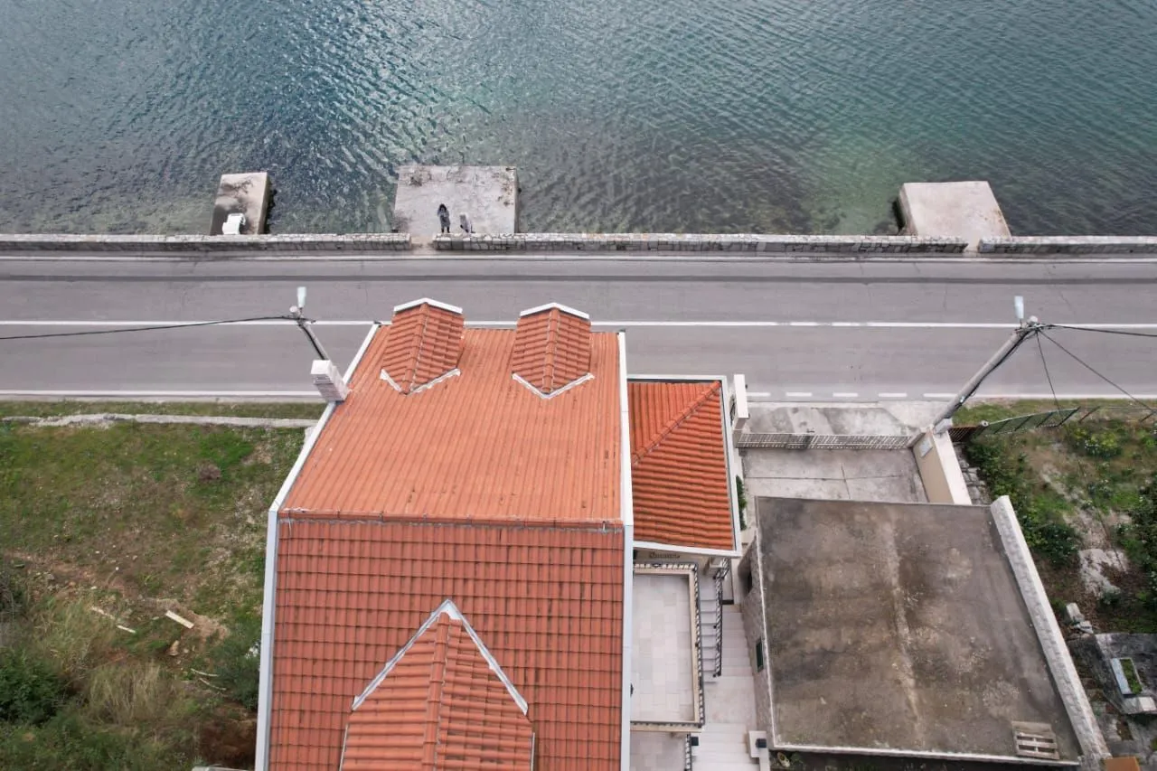 Prodaja, kuća, 211m², Donja Lastva, Tivat