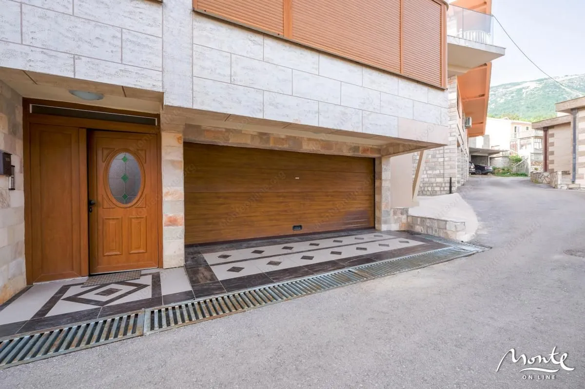 Sale, house, 430m², Bečići, Budva