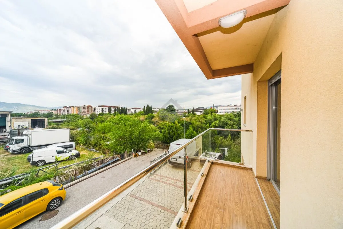 Izdavanje, trosoban stan, 77m², Zabjelo, Podgorica