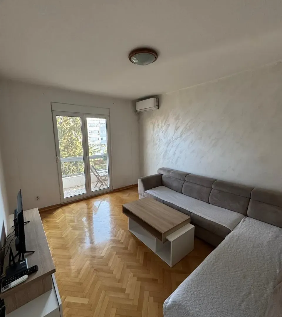 Izdavanje, jednosoban stan, 50m², Preko Morače, Podgorica