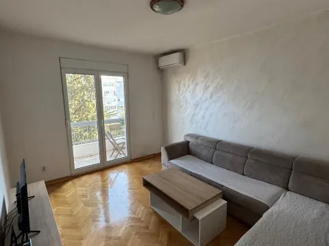 Izdavanje, jednosoban stan, 50m², Preko Morače, Podgorica - image 1