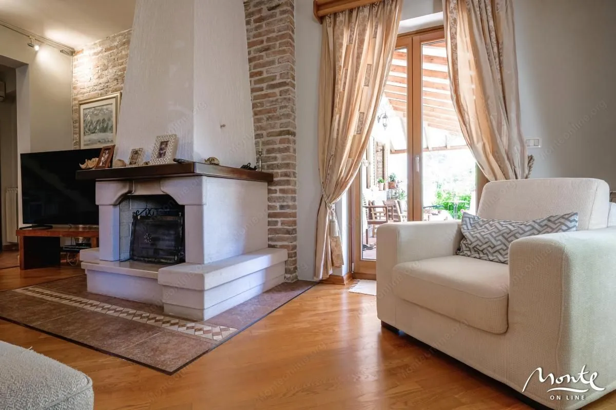 Prodaja, kuća, 305m², Orahovac, Kotor