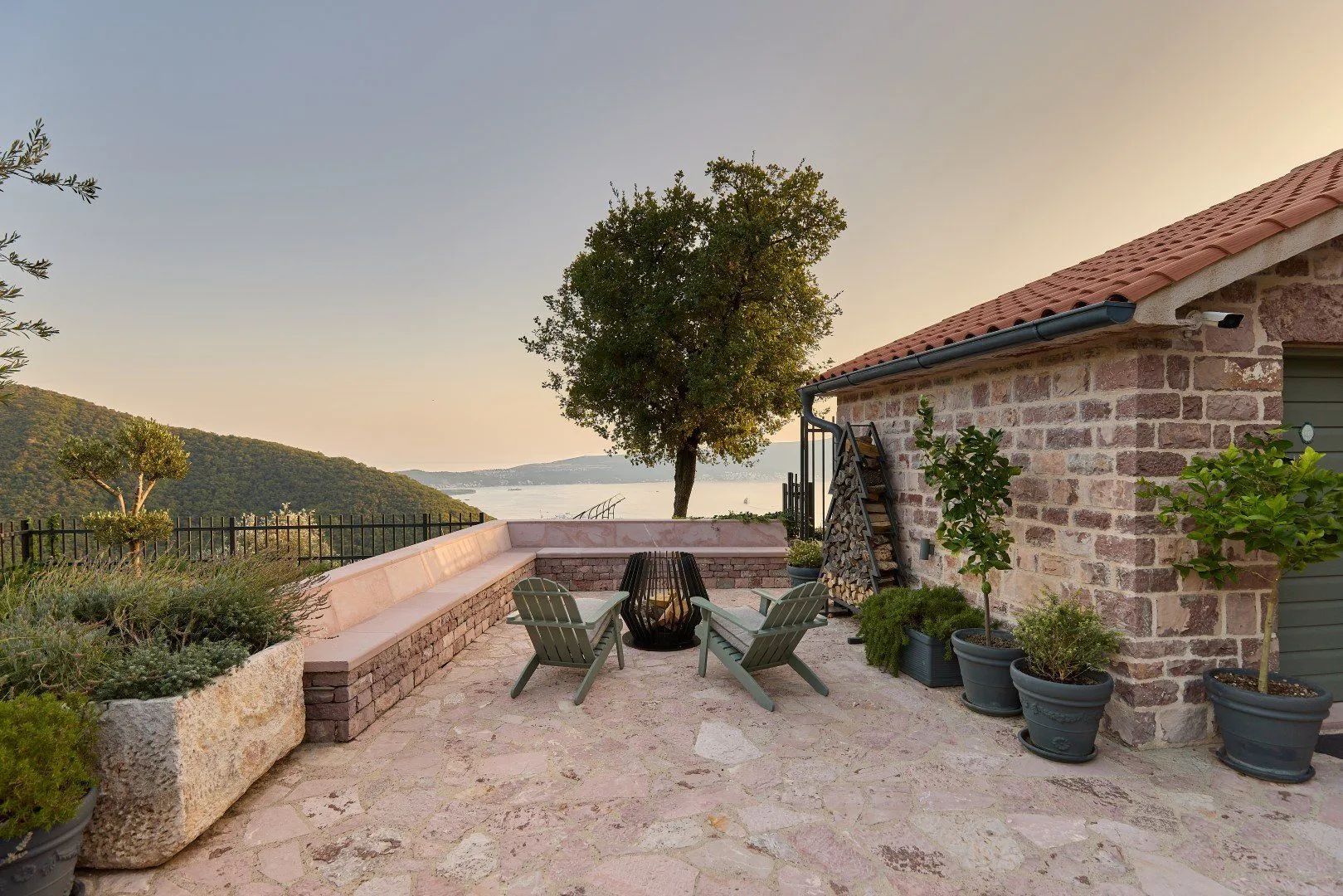 Prodaja, kuća, 293m², Donja Lastva, Tivat