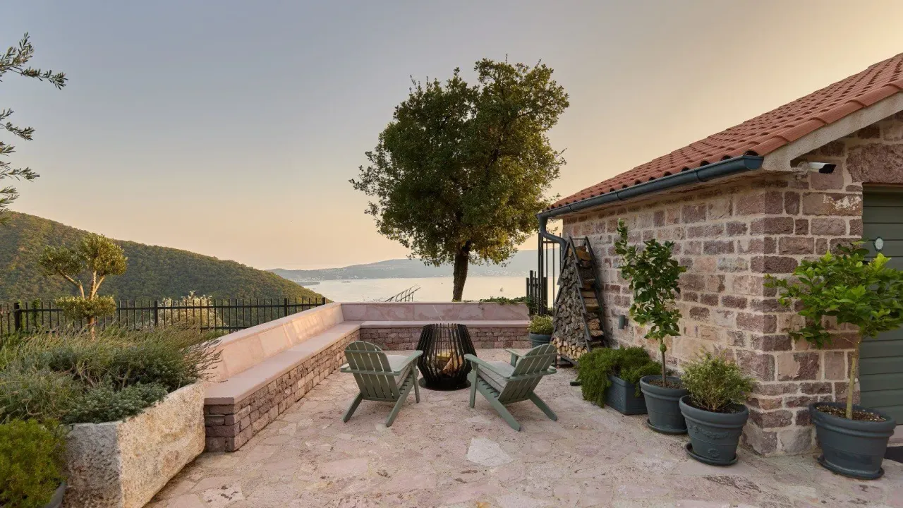 Sale, house, 293m², Donja Lastva, Tivat