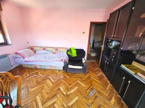 Izdavanje, četvorosoban stan, 180m², Apelovac, Niš - image 10