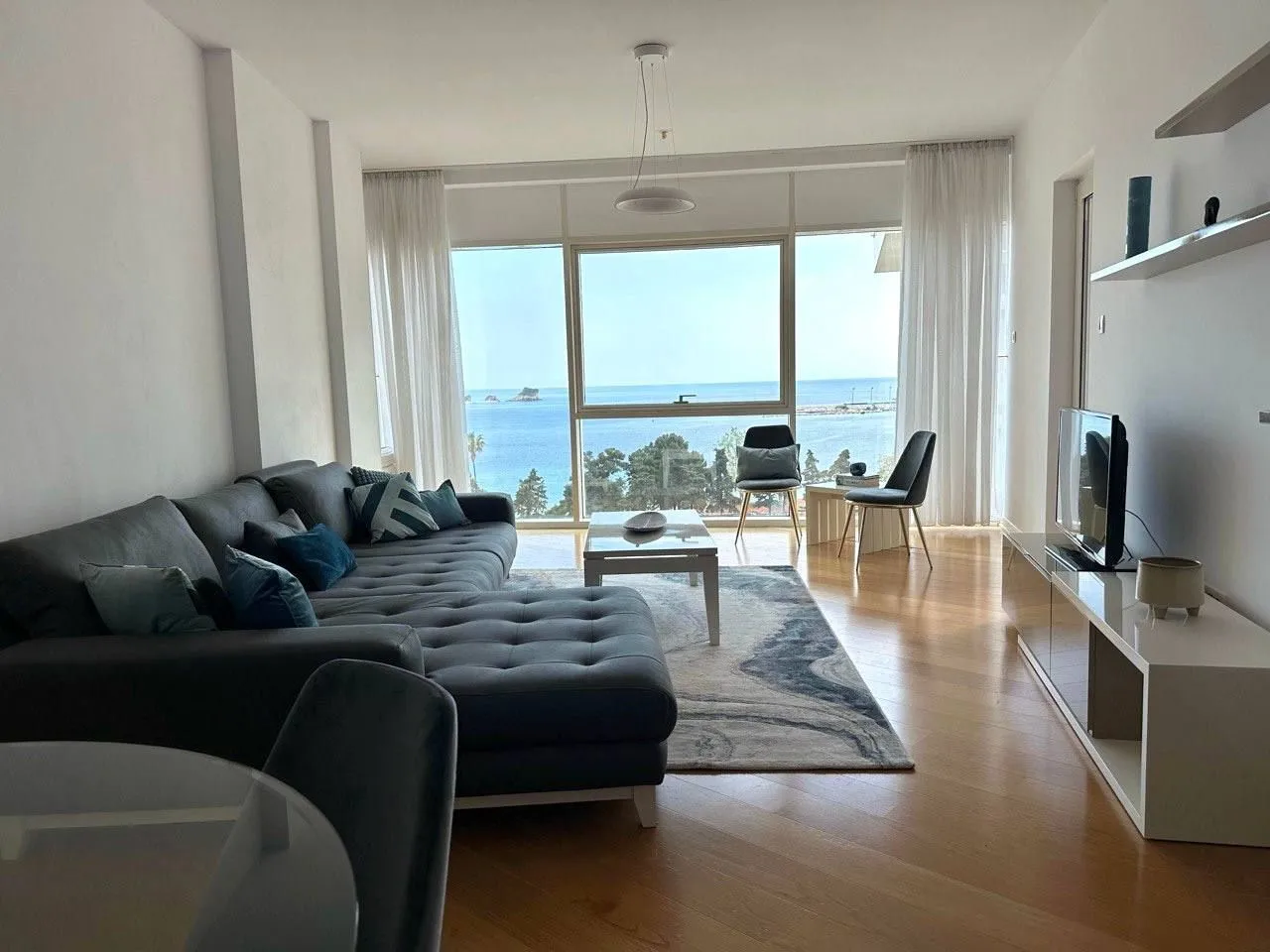 Rent, one bedroom apartment, 67m², Tre Canne, Budva