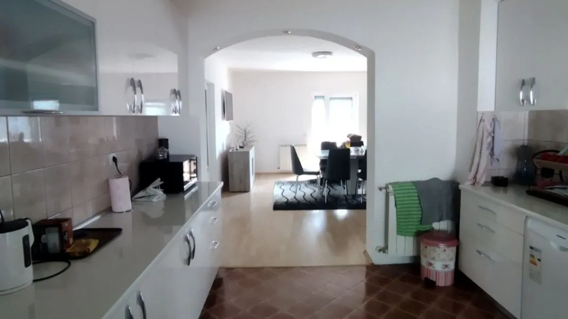 Prodaja, kuća, 270m², Mali Zvornik, Srbija