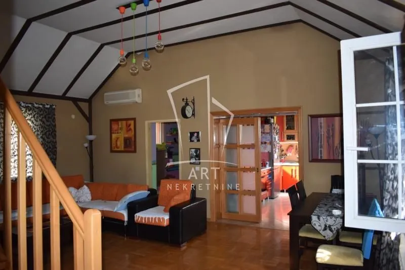 Prodaja, kuća, 336m², Jajinci, Voždovac Sve Podlokacije