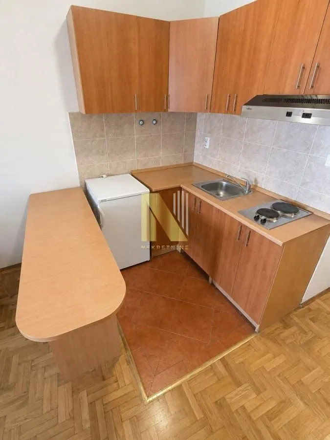 Izdavanje, garsonjera, 30m², Grbavica, Novi Sad Sve Podlokacije