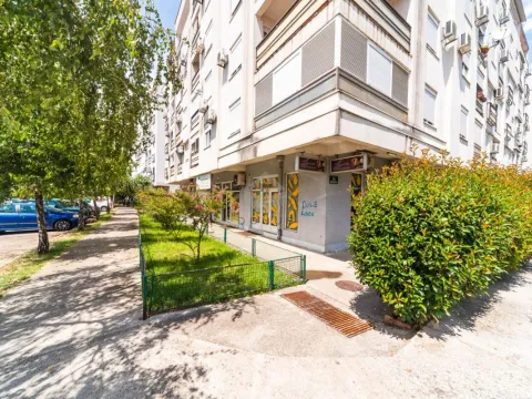 Prodaja, poslovni prostor, 101m², Blok 9, Podgorica