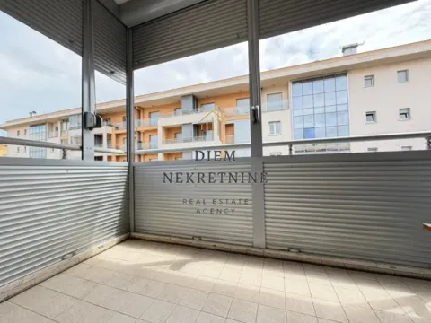 Izdavanje, jednosoban stan, 50m², City Kvart, Podgorica - image 8