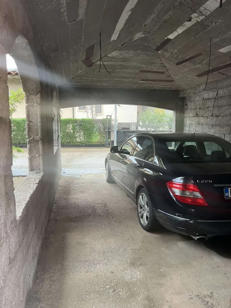 Izdavanje, četvorosoban stan, 240m², Stari Aerodrom, Podgorica