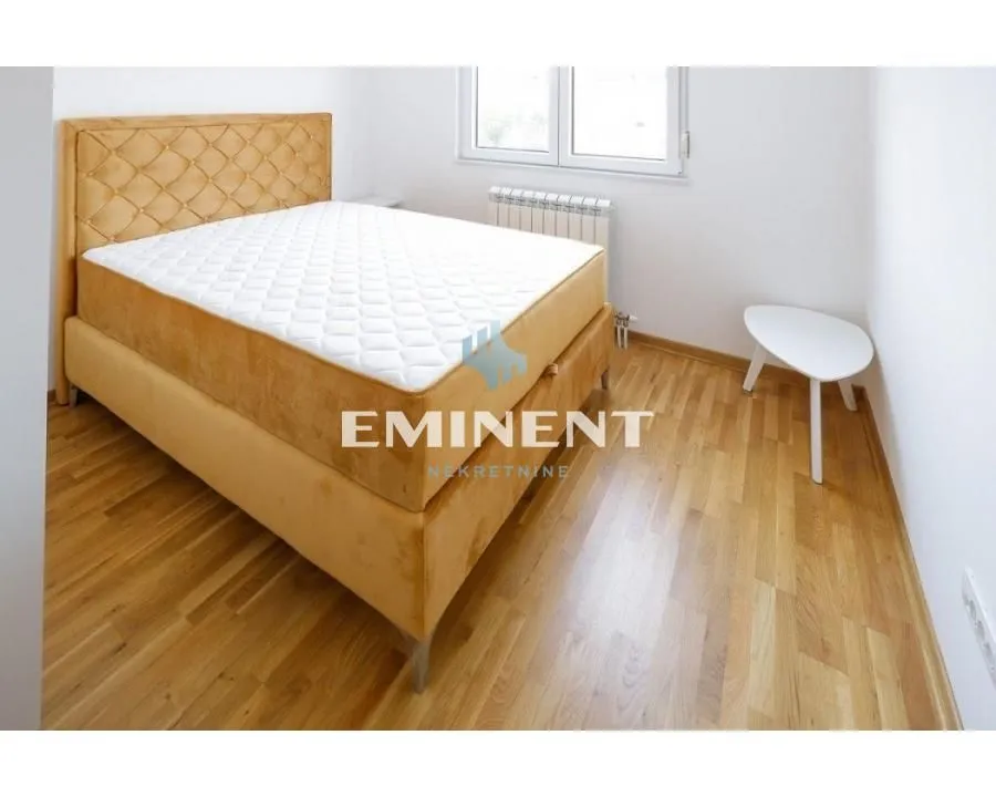 Izdavanje, dvosoban stan, 40m², Zemun Gornji Grad, Zemun Sve Podlokacije