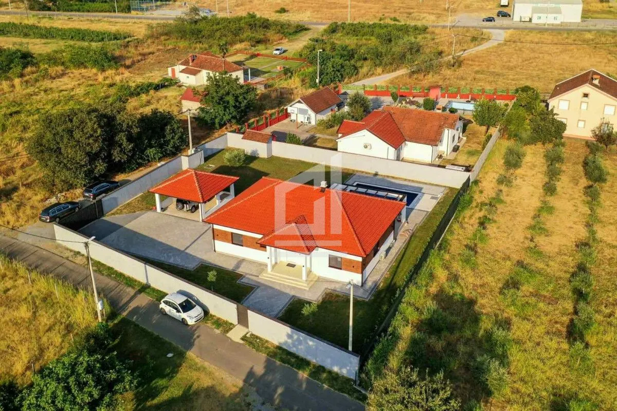 Prodaja, kuća, 200m², Podgorica, Crna Gora