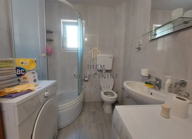 Izdavanje, dvosoban stan, 90m², Mrčevac, Tivat