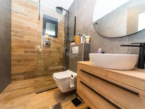 Prodaja, kuća, 130m², Tološi, Podgorica - image 43