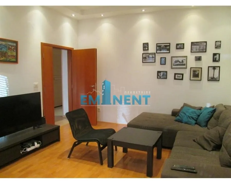 Izdavanje, dvosoban stan, 83m², Vračar Sve Podlokacije, Beograd