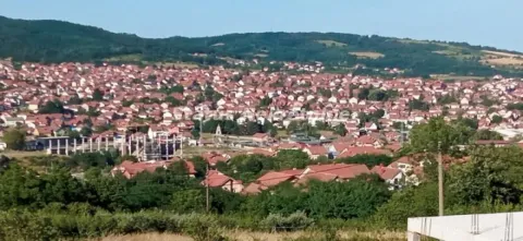 Pogled na naselje i okolnu prirodu sa imanja. - image 2