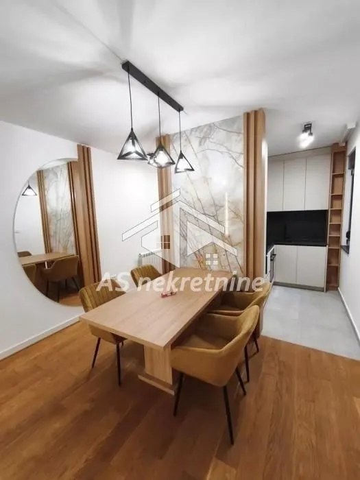 Izdavanje, trosoban stan, 65m², Južni Bulevar, Vračar Sve Podlokacije