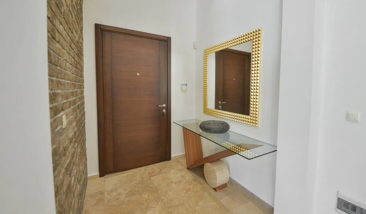 Prodaja, trosoban stan, 218m², Centar, Budva
