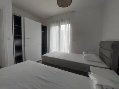 Izdavanje, dvosoban stan, 70m², Gradiošnica, Tivat - image 9