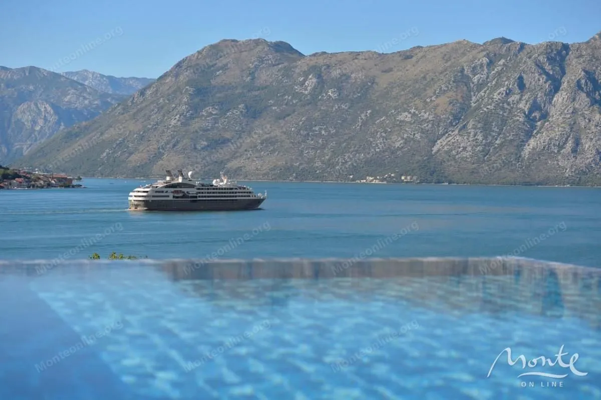Prodaja, trosoban stan, 191m², Dobrota, Kotor