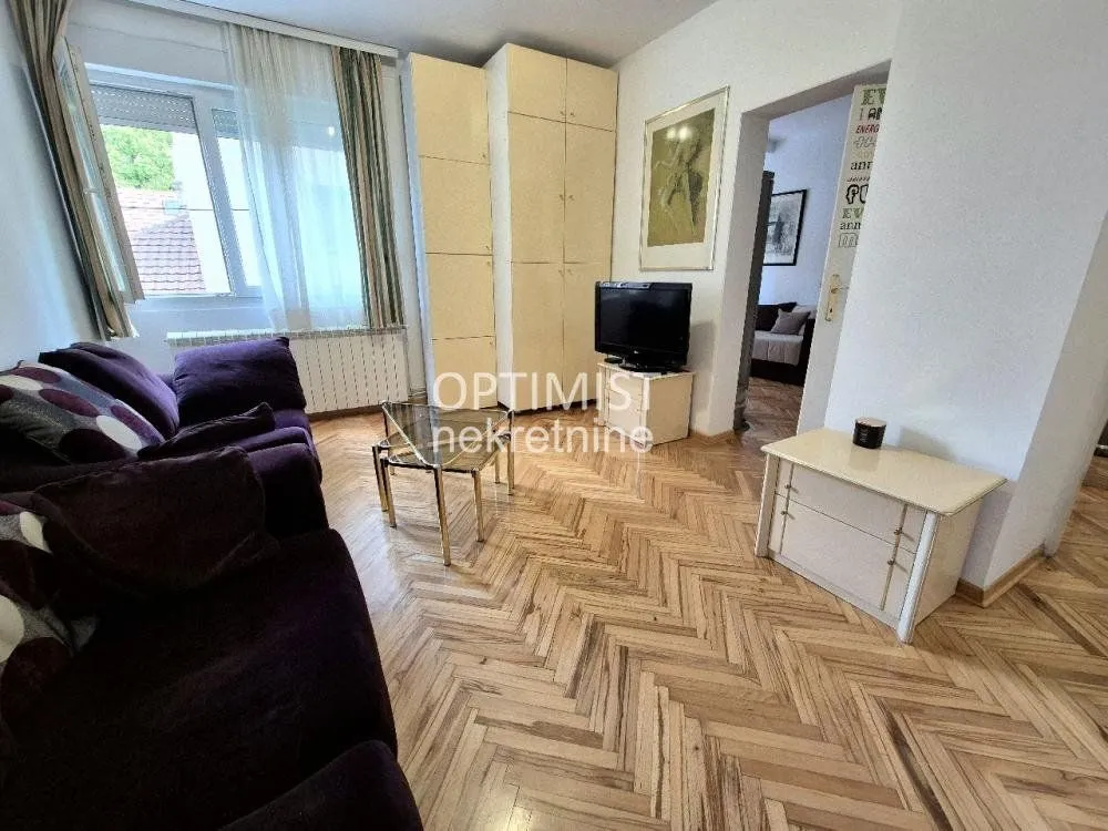 Rent, two bedroom apartment, 42m², Kalenić Pijaca, Vračar Sve Podlokacije
