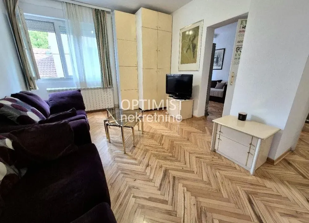 Rent, two bedroom apartment, 42m², Kalenić Pijaca, Vračar Sve Podlokacije