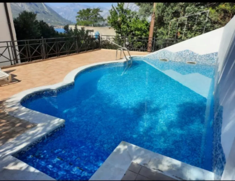 Prodaja, dvosoban stan, 59m², Dobrota, Kotor