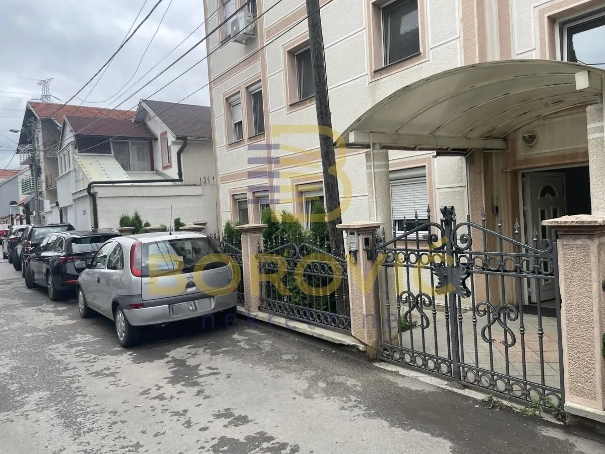 Sale, four bedroom apartment, 100m², Veliki Mokri Lug, Zvezdara Sve Podlokacije