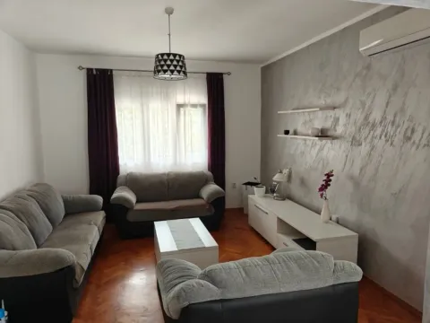 Izdavanje, dvosoban stan, 90m², Stari Aerodrom, Podgorica - image 13