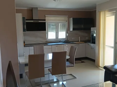 Izdavanje, dvosoban stan, 90m², Bar, Crna Gora - image 11