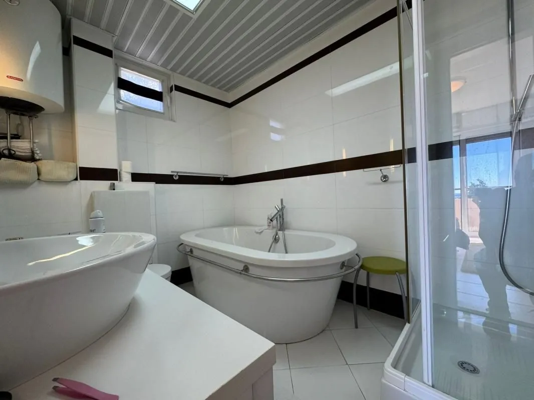Prodaja, stan, 228m², Bečići, Budva
